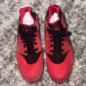 Nike Air Huarache "Love/Hate" Sneaker Sz 14